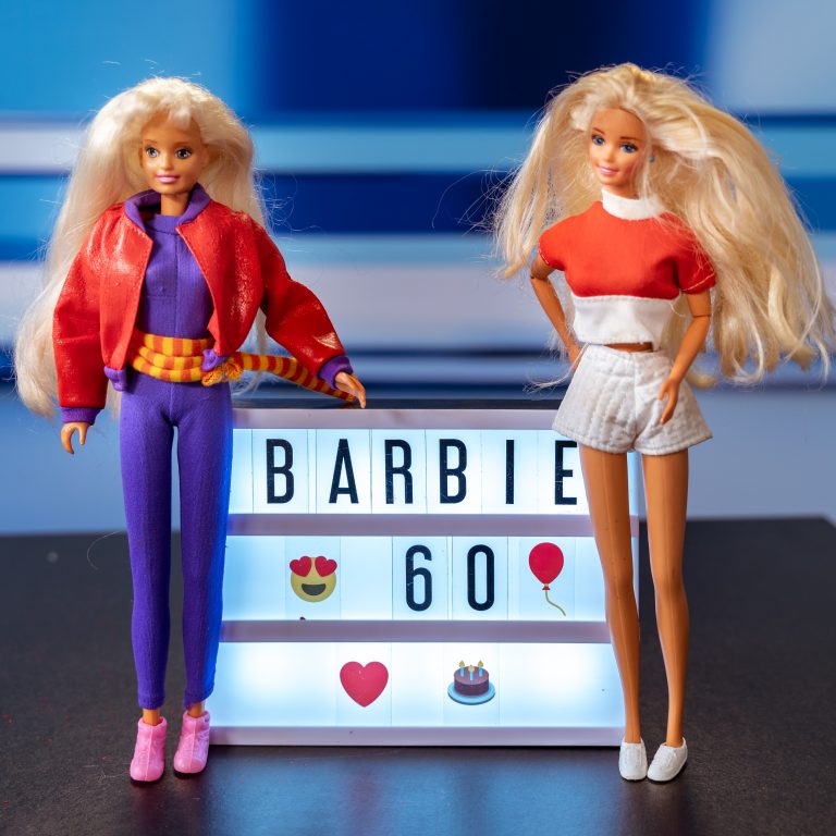 Barbie Blaast 60 Kaarsjes Uit Tendenstv