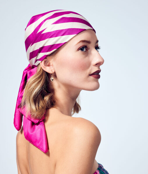 Idool Eerder Gezamenlijke selectie 7 trendy stijlen om een zijden sjaal te dragen | Tendens.tv